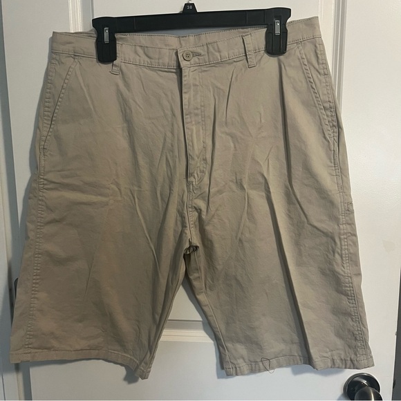 Wrangler Khaki Pants shorts. Men’s size 38 Tall - Picture 1 of 4
